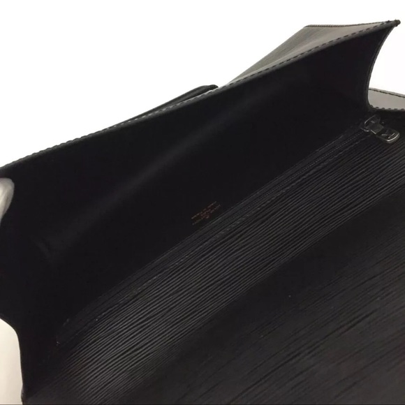 Authentic LOUIS VUITTON Chaillot Black Epi Leather Clutch Bag - Picture 10 of 14